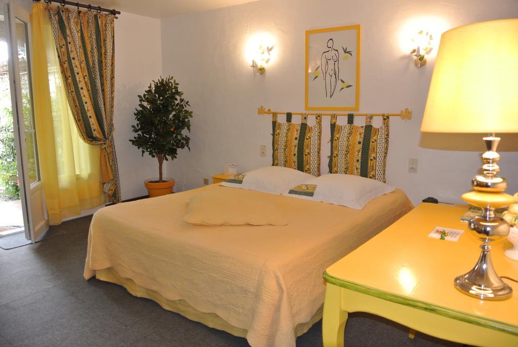 Bed and Breakfast La Vieille Bastide Flayosc Экстерьер фото
