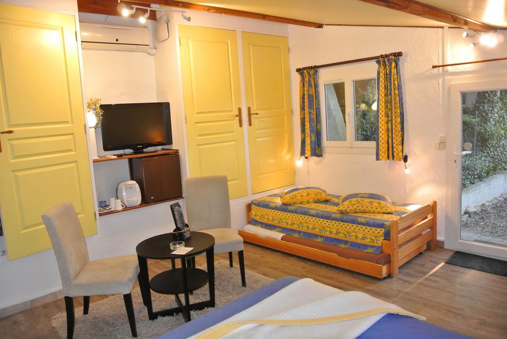 Bed and Breakfast La Vieille Bastide Flayosc Экстерьер фото